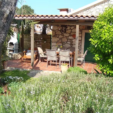 Semesterbostad Lovely Stone